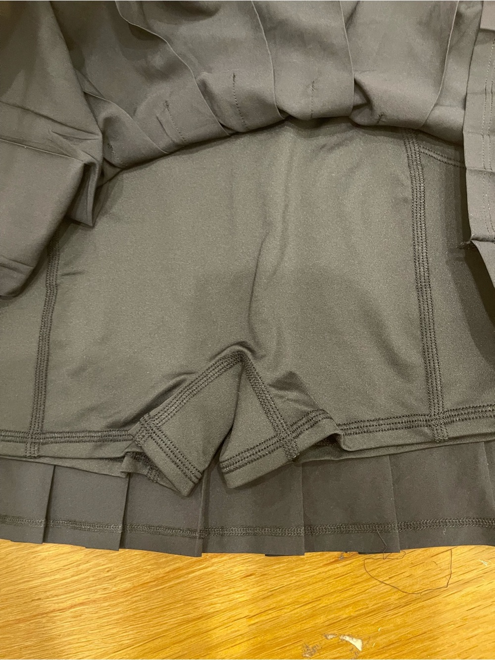 ALO Yoga Black Pleated Mini Skirt - Picture 4 of 4